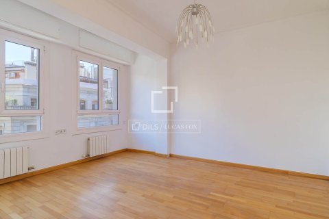 Продажа квартиры в Барселона, Испания 3 спальни, 115м2 №164633 - фото 22