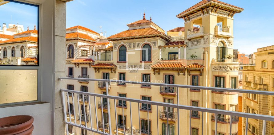 Квартира в Барселона, Испания 3 спальни, 115м2 №164633