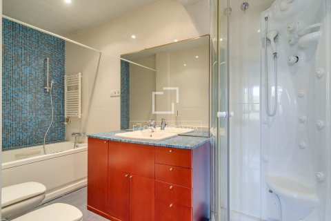 Продажа квартиры в Барселона, Испания 3 спальни, 115м2 №164633 - фото 27