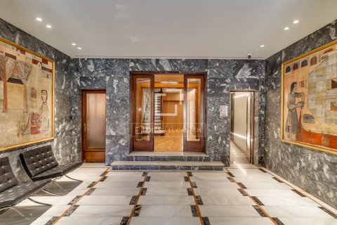 Продажа квартиры в Барселона, Испания 3 спальни, 115м2 №164633 - фото 2