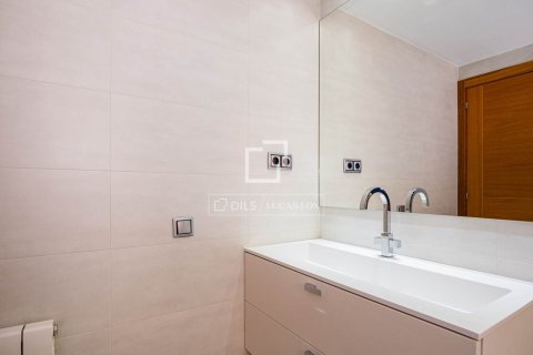 Продажа квартиры в Сан-Кугат-дель-Вальес, Барселона, Испания 3 спальни, 95м2 №164632 - фото 24