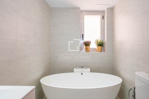 Продажа квартиры в Сан-Кугат-дель-Вальес, Барселона, Испания 3 спальни, 95м2 №164632 - фото 23