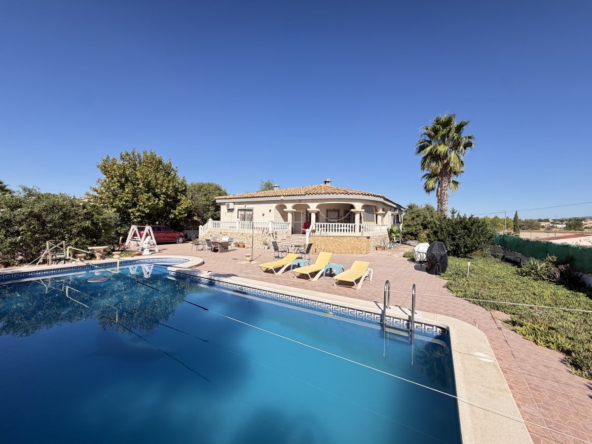Villa en Alicante, España 6 dormitorios, 195 m2 No. 196985
