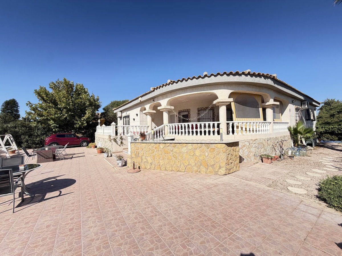Villa en Alicante, España 6 dormitorios, 195 m2 No. 196985