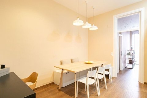 Apartamento en venta en Barcelona, España 2 dormitorios, 64 m2 No. 167833 - foto 5