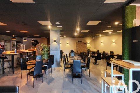 Lokal usługowy w Moralzarzal, Madrid, Hiszpania 180 mkw. nr 173396 – zdjęcie 2