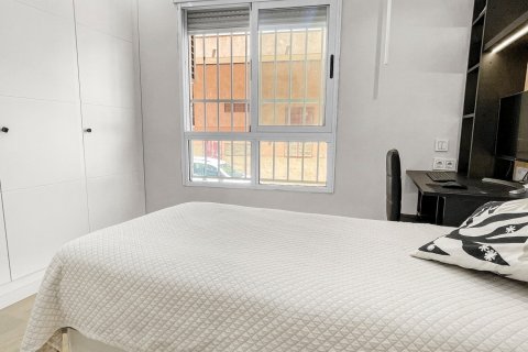Apartamento en venta en Torrevieja, Alicante, España 3 dormitorios, 108 m2 No. 189917 - foto 9