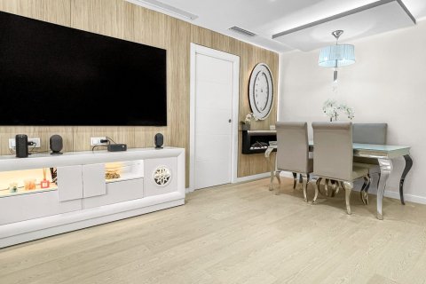 Apartamento en venta en Torrevieja, Alicante, España 3 dormitorios, 108 m2 No. 189917 - foto 3