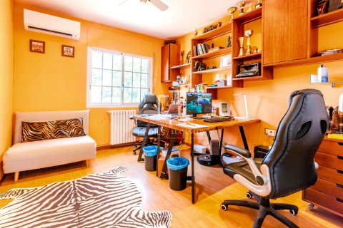 Villa for sale in Sitges, Barcelona, Spain 5 bedrooms, 259 sq.m. No. 150461 - photo 15