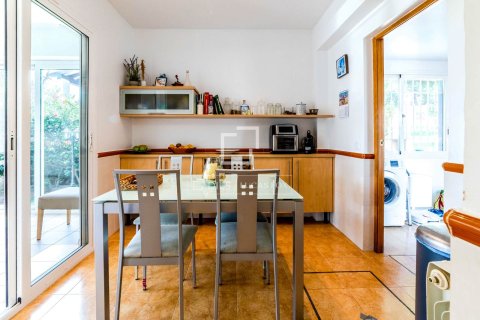 Villa for sale in Sitges, Barcelona, Spain 5 bedrooms, 259 sq.m. No. 150461 - photo 11