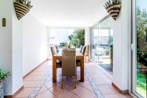 Villa for sale in Sitges, Barcelona, Spain 5 bedrooms, 259 sq.m. No. 150461 - photo 8