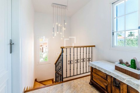 Villa for sale in Sitges, Barcelona, Spain 5 bedrooms, 259 sq.m. No. 150461 - photo 5