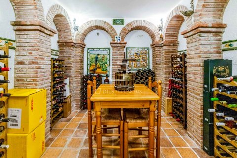 Villa for sale in Sitges, Barcelona, Spain 5 bedrooms, 259 sq.m. No. 150461 - photo 4