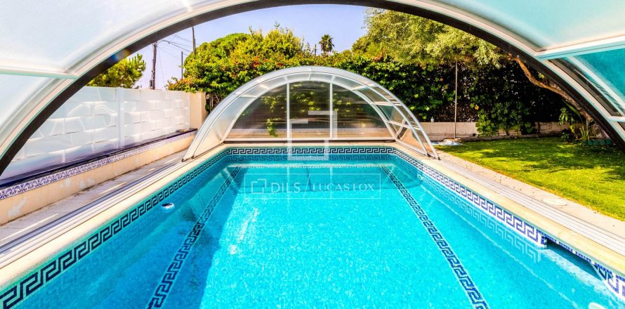 Villa in Sitges, Barcelona, Spain 5 bedrooms, 259 sq.m. No. 150461