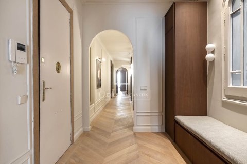 Lägenhet till salu i Barcelona, Spanien 4 sovrum, 179 kvm. Nr. 150466 - foto 16