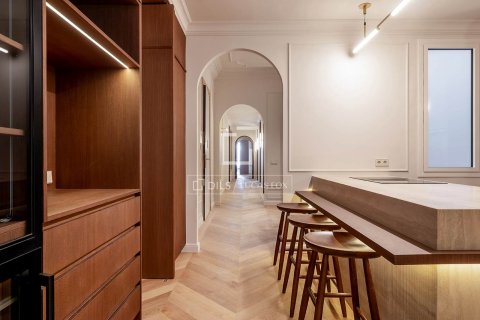 Lägenhet till salu i Barcelona, Spanien 4 sovrum, 179 kvm. Nr. 150466 - foto 15