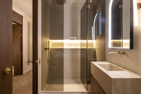 Lägenhet till salu i Barcelona, Spanien 4 sovrum, 179 kvm. Nr. 150466 - foto 20