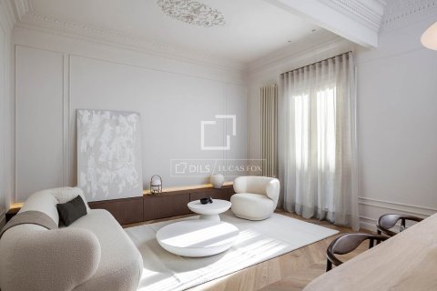 Lägenhet i Barcelona, Spanien 4 sovrum, 179 kvm. Nr. 150466