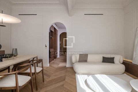 Lägenhet till salu i Barcelona, Spanien 4 sovrum, 179 kvm. Nr. 150466 - foto 9