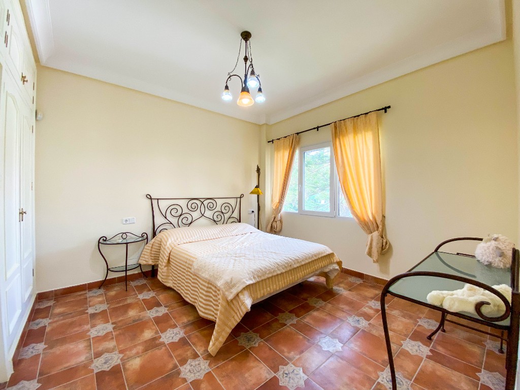 Huvila Villamartin, Alicante, Espanja 7 makuuhuonetta, 430 m2 No. 80916