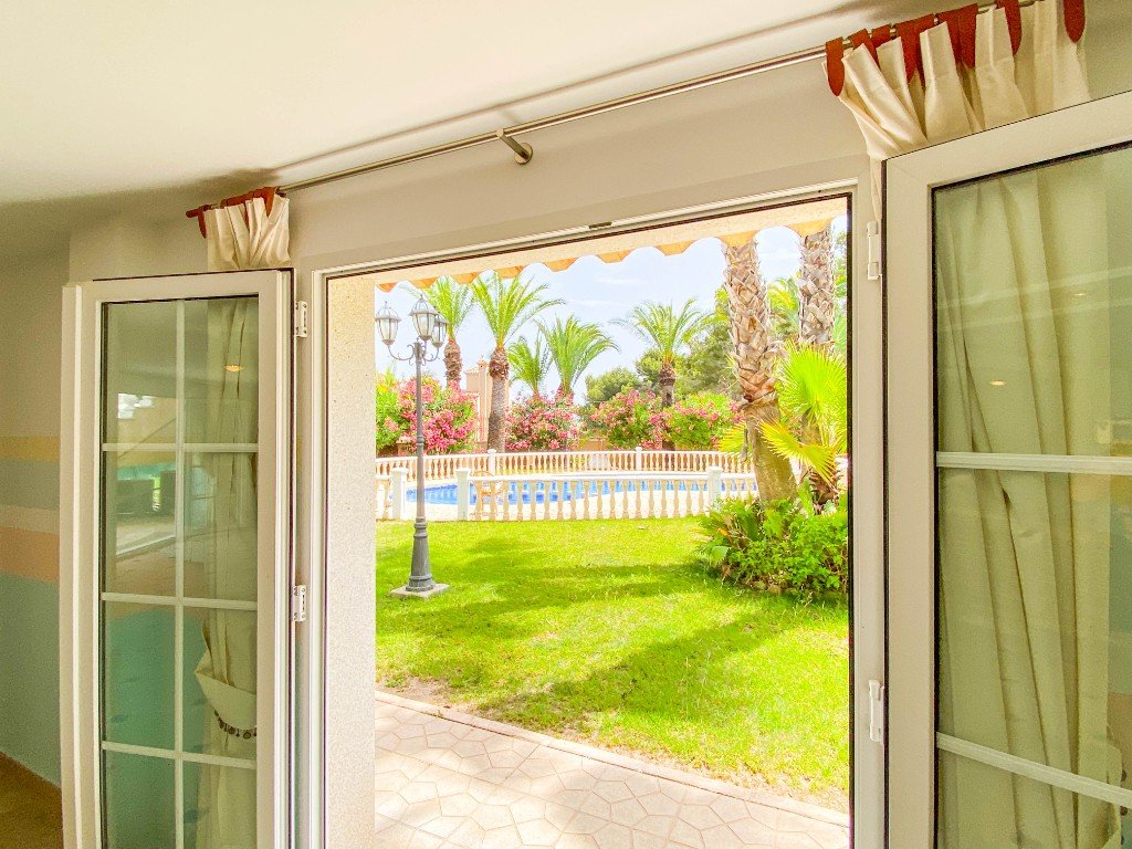 Huvila Villamartin, Alicante, Espanja 7 makuuhuonetta, 430 m2 No. 80916
