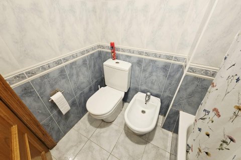 Apartment for sale in Torrevieja, Alicante, Spain 3 bedrooms,  No. 149456 - photo 9