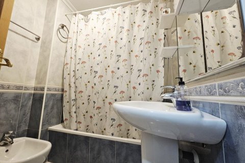 Apartment for sale in Torrevieja, Alicante, Spain 3 bedrooms,  No. 149456 - photo 10