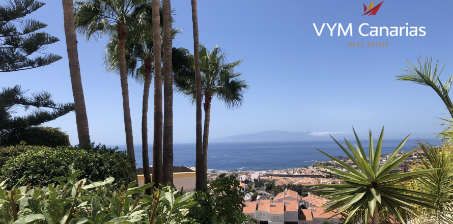 Villa en Torviscas, Tenerife, España 2 dormitorios, 86 m2 No. 182550