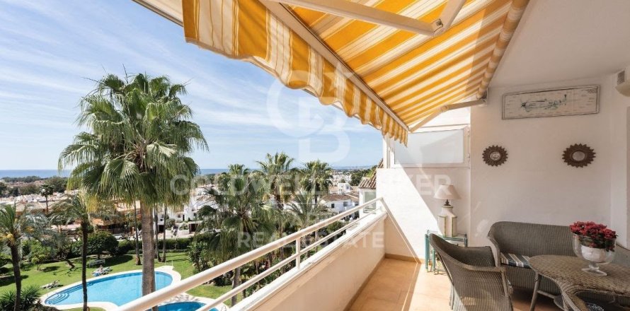 Apartment à Estepona, Malaga, Espagne 2 chambres, 86 m2 No. 158024