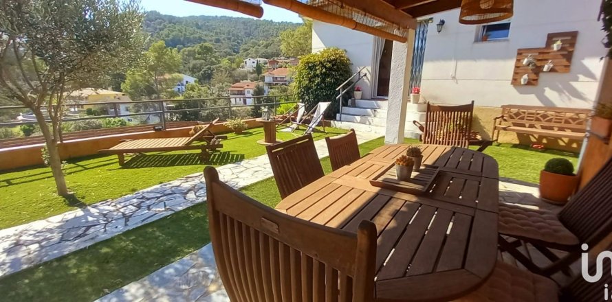 Дом в Аргентона, Барселона, Испания 4 спальни, 224м2 №154098