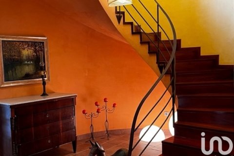 Продажа дома в Бескано, Герона, Испания 4 спальни, 40000м2 №154099 - фото 25