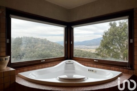 Продажа дома в Бескано, Герона, Испания 4 спальни, 40000м2 №154099 - фото 20