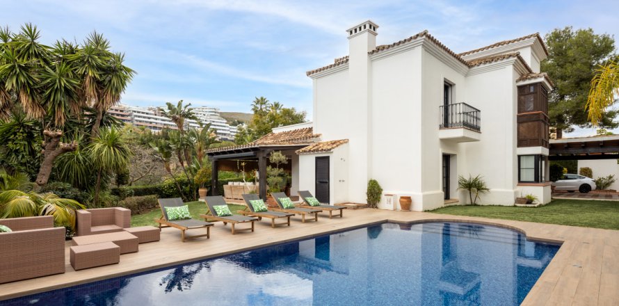 Villa in Benahavis, Malaga, Spain 4 bedrooms, 373 sq.m. No. 174433