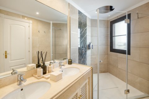 Villa for sale in Benahavis, Malaga, Spain 4 bedrooms, 373 sq.m. No. 174433 - photo 23
