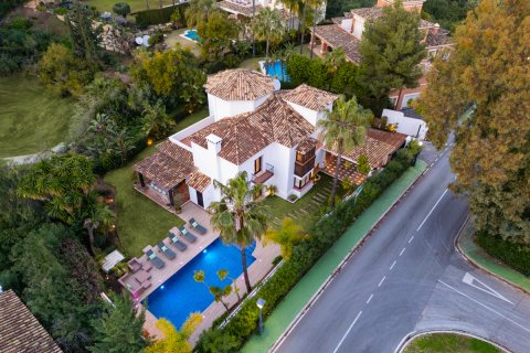 Villa for sale in Benahavis, Malaga, Spain 4 bedrooms, 373 sq.m. No. 174433 - photo 8