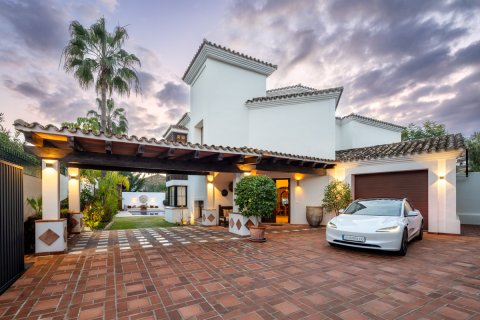 Villa for sale in Benahavis, Malaga, Spain 4 bedrooms, 373 sq.m. No. 174433 - photo 2