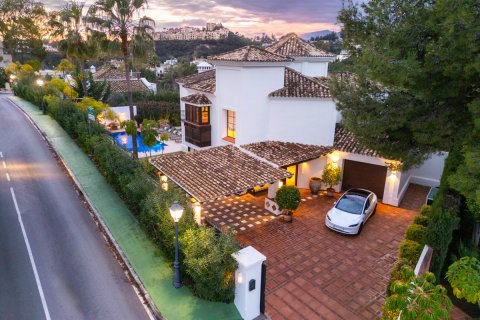 Villa for sale in Benahavis, Malaga, Spain 4 bedrooms, 373 sq.m. No. 174433 - photo 9