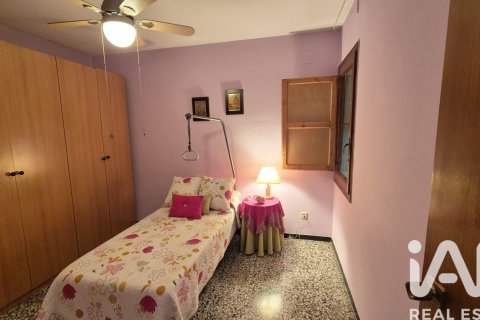 Bliźniak w El Vendrell, Tarragona, Hiszpania 3 sypialnie, 236 mkw. nr 152681 – zdjęcie 19