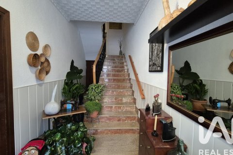 Bliźniak w El Vendrell, Tarragona, Hiszpania 3 sypialnie, 236 mkw. nr 152681 – zdjęcie 2