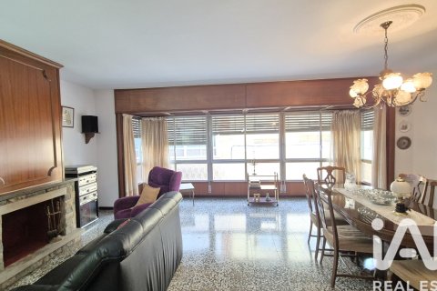 Bliźniak w El Vendrell, Tarragona, Hiszpania 3 sypialnie, 236 mkw. nr 152681 – zdjęcie 5