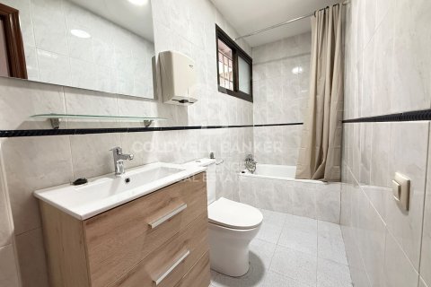 Huoneisto vuokrattavana Valencia, Espanja, 5 makuuhuonetta, 200 m2 No. 178430 - kuva 27