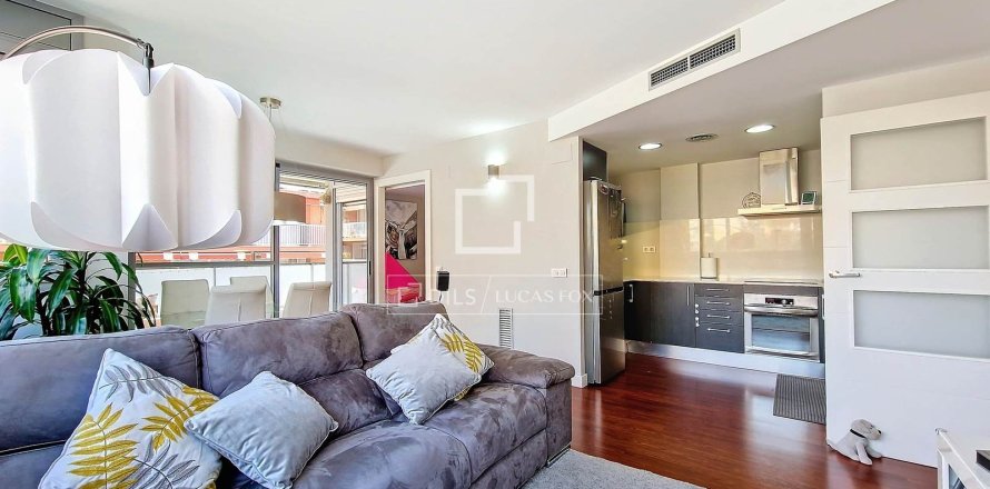 Apartment in Vilanova i la Geltru, Barcelona, Spain 3 bedrooms, 77 sq.m. No. 150996