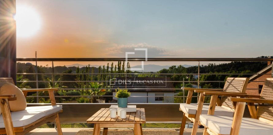 Villa i Vallromanes, Barcelona, Spanien 3 sovrum, 336 kvm. Nr. 150994