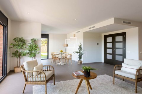 Villa till salu i Vallromanes, Barcelona, Spanien 3 sovrum, 336 kvm. Nr. 150994 - foto 3