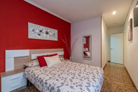 Apartament w Torrevieja, Alicante, Hiszpania 3 sypialnie, 135 mkw. nr 146092 – zdjęcie 23