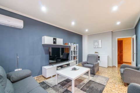 Apartament w Torrevieja, Alicante, Hiszpania 3 sypialnie, 135 mkw. nr 146092 – zdjęcie 9