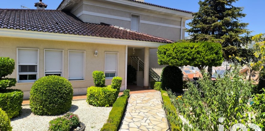House à Alcoy, Alicante, Espagne 5 chambres, 390 m2 No. 173331