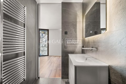 Huoneisto vuokrattavana Principado De Andorra (Ninguna Poblacion Tiene C.P.), Lleida, Espanja, 2 makuuhuonetta, 101 m2 No. 156695 - kuva 18