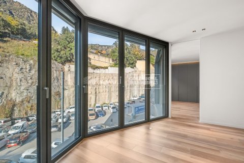 Huoneisto vuokrattavana Principado De Andorra (Ninguna Poblacion Tiene C.P.), Lleida, Espanja, 2 makuuhuonetta, 101 m2 No. 156695 - kuva 13