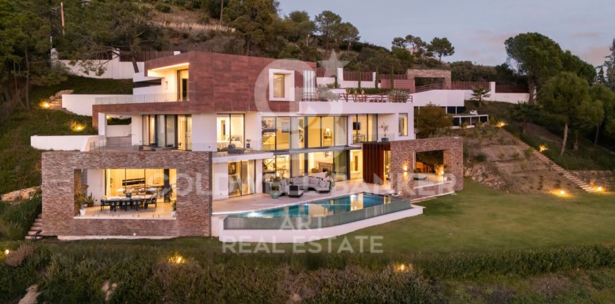 Villa i Benahavis, Malaga, Spanien 5 sovrum, 715 kvm. Nr. 156691